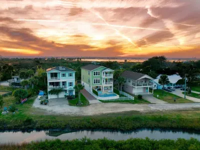 6 bedroom oasis | Pool - image 3 of 50