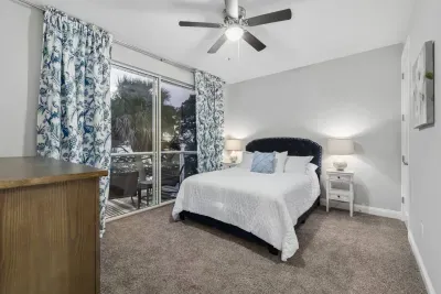 Crescent Retreat, Sleeps 12, Beautiful water views - image 38 of 45