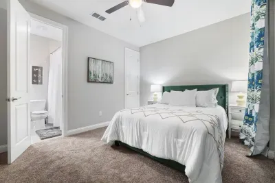 Crescent Retreat, Sleeps 12, Beautiful water views - image 42 of 45