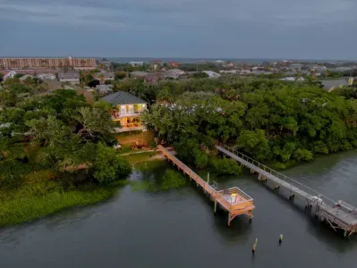 Crescent Retreat, Sleeps 12, Beautiful water views - image 1 of 45