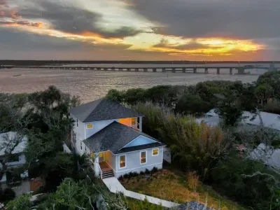 Crescent Retreat, Sleeps 12, Beautiful water views - image 22 of 45