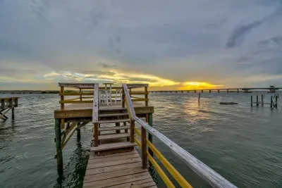 Crescent Retreat, Sleeps 12, Beautiful water views - image 15 of 45