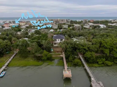 Crescent Retreat, Sleeps 12, Beautiful water views - image 23 of 45