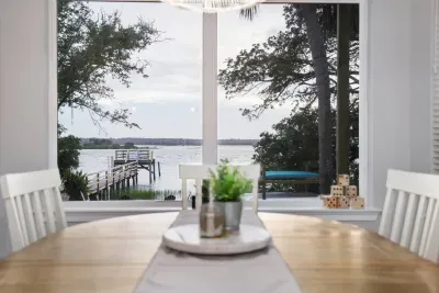 Crescent Retreat, Sleeps 12, Beautiful water views - image 8 of 45