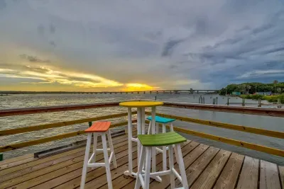 Crescent Retreat, Sleeps 12, Beautiful water views - image 16 of 45