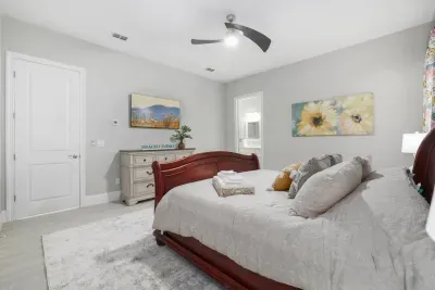 Crescent Retreat, Sleeps 12, Beautiful water views - image 33 of 45