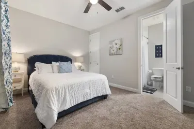 Crescent Retreat, Sleeps 12, Beautiful water views - image 39 of 45