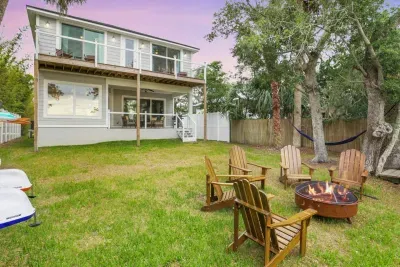 Crescent Retreat, Sleeps 12, Beautiful water views - image 3 of 45