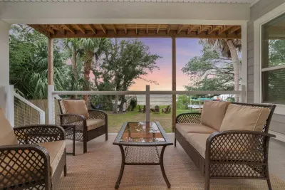 Crescent Retreat, Sleeps 12, Beautiful water views - image 17 of 45