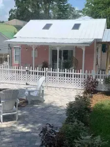 “Little Pink House”- in the heart of uptown - image 4 of 29