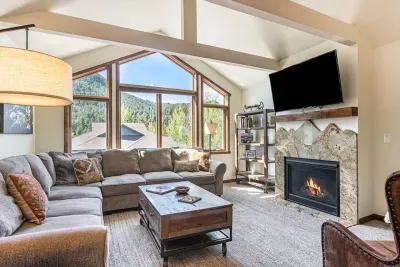 Inviting Living Room looking out to the picturesque mountains! Living Room with 55" Smart TV and gas fireplace.