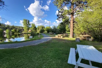 Coffee on the Rocks is a short 5 minute walk along the river from the condo. Plenty of seating around the pond to enjoy your morning coffee or afternoon beer/wine!