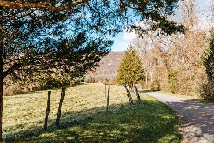 Rockwell Ridge: A peaceful mountain retreat surrounded by beautiful wooded scenery and nature.