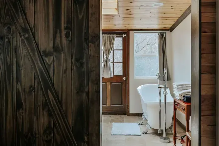 Rockwell Ridge | Dogwood Suite with Clawfoot Tub - image 11 of 19