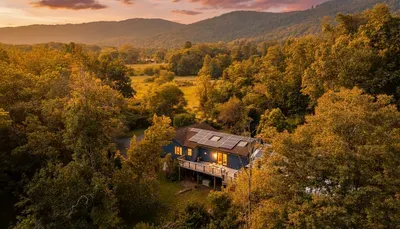 Secluded mountain retreat with sunset views and a spacious deck