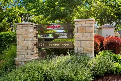 Signage located on the street to help you get to the Carriage House!