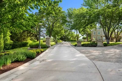 This is the drive leading to the Airbnb