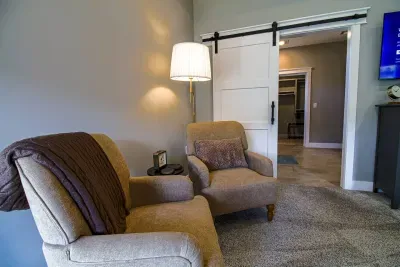 NEW Colbert Hills Retreat w/King Beds - image 18 of 28