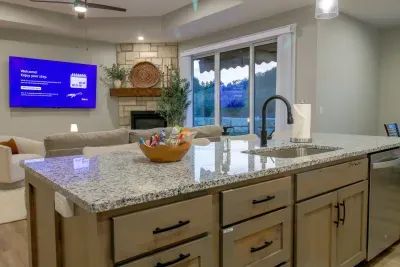 NEW Colbert Hills Retreat w/King Beds - image 1 of 28