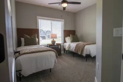 NEW Colbert Hills Retreat w/King Beds - image 25 of 28