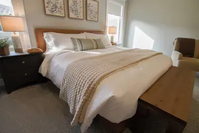 NEW Colbert Hills Retreat w/King Beds - image 2 of 28