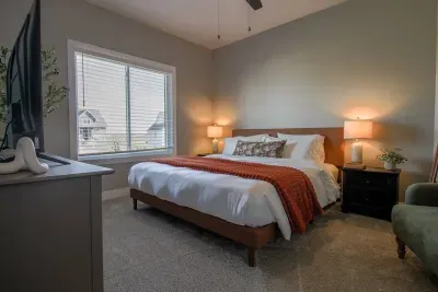 NEW Colbert Hills Retreat w/King Beds - image 23 of 28