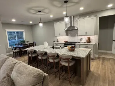 NEW Colbert Hills Retreat w/King Beds - image 8 of 28