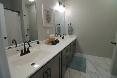 NEW Colbert Hills Retreat w/King Beds - image 26 of 28