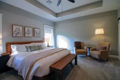NEW Colbert Hills Retreat w/King Beds - image 15 of 28