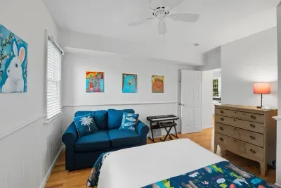 First floor bedroom - Full size bed