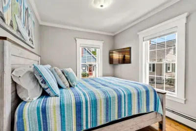 First floor bedroom - Queen Bed