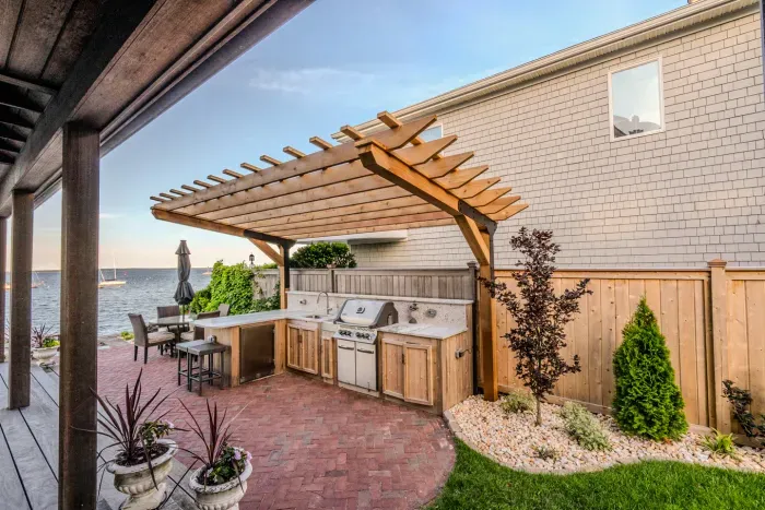 Beautiful outdoor kitchen. Guests are welcome to use anything I the cabinets.