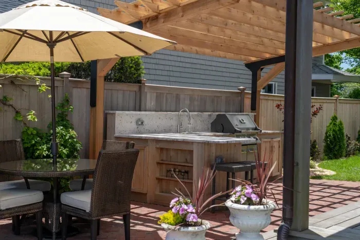 Beautiful outdoor kitchen. Guests are welcome to use anything I the cabinets.