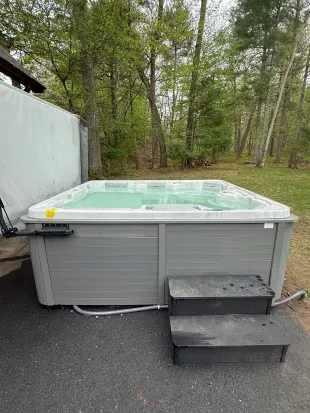 Six Person Hot Tub. Please see House Manual for instructions and rules.