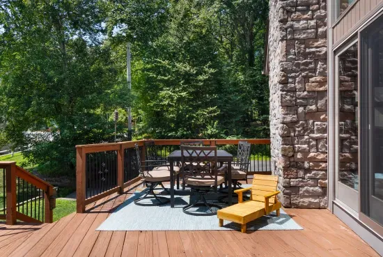 Large deck to enjoy a meal