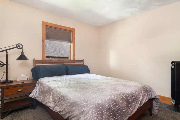 Second bedroom with queen bed