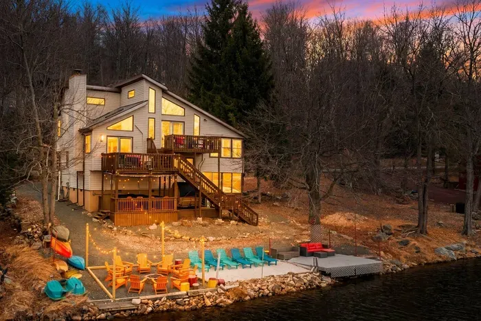 Waters Edge Hideaway - image 79 of 96