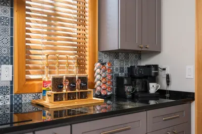 The coffee bar handles every early riser before the rest of the house stirs. Pods, syrups, French press, all set so the slow drinkers and the early hikers both get going.