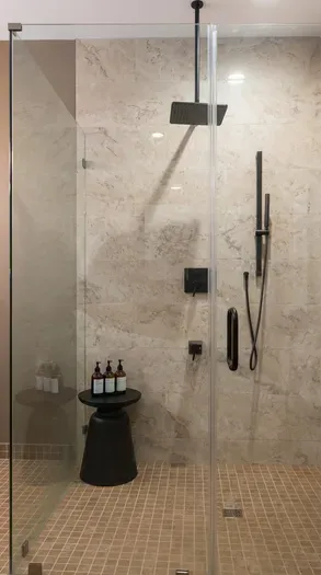 Post-hike showers get a real reset here, with a rainfall-style rinse that makes the next plan feel less rushed.