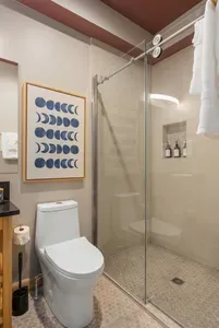 The shower is the reset between trail time and dinner. Rinse off, grab a towel, and let the evening start without a long bathroom line.
