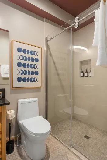 The shower is the reset between trail time and dinner. Rinse off, grab a towel, and let the evening start without a long bathroom line.