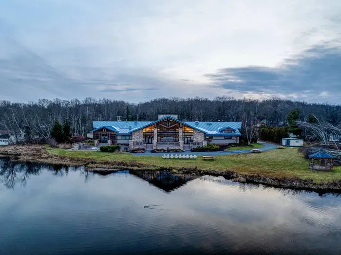 Just a short stroll from Moonlit Peak, the community lodge offers exclusive access to a fitness center, event space, billiard room, and more—all set against a peaceful lakeside backdrop.
