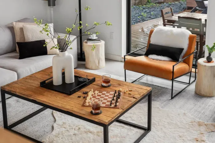Stylish lounge corner with designer seating, cozy textures, and a chess set ready for game night. A perfect spot to relax with a drink and enjoy the lakeside atmosphere!