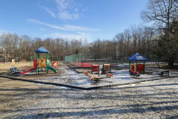 This vibrant playground and tennis area offers fun for all ages—with climbing structures, ride-on toys, and courts for a quick match or two. Located within the amenity-rich community just minutes from Moonlit Peak.