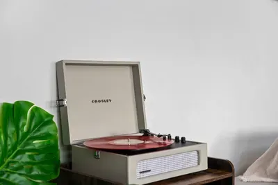 Spin a record on the Crosley turntable and let the music set the mood. Thoughtful touches like this make Moonlit Peak’s living room the perfect blend of modern luxury and nostalgic charm.