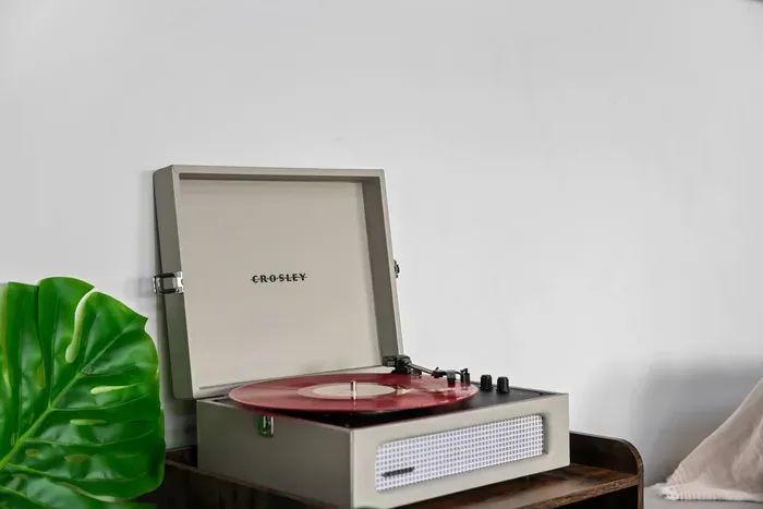 Spin a record on the Crosley turntable and let the music set the mood. Thoughtful touches like this make Moonlit Peak’s living room the perfect blend of modern luxury and nostalgic charm.