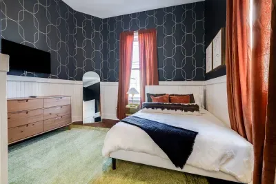 Queen Bed room
