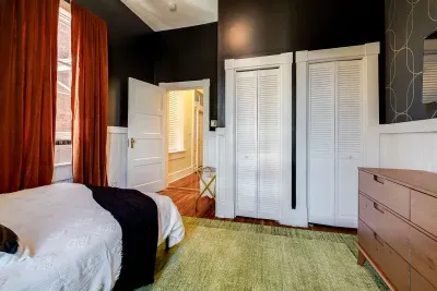 Queen Bed room