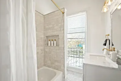 Full Bathroom Upstairs