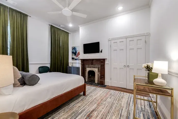 Queen Bedroom Upstairs -2